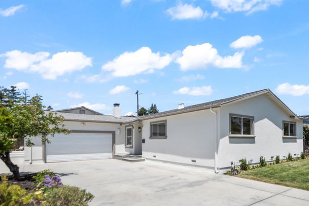 Attached, Exterior, Facade, Ranch