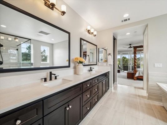 Bathroom, Dual Sink Vanities, Interior, Recessed Lighting