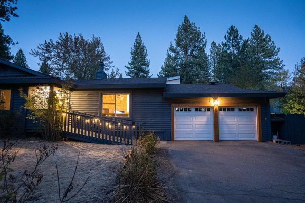 Attached, Exterior, Facade, Ranch