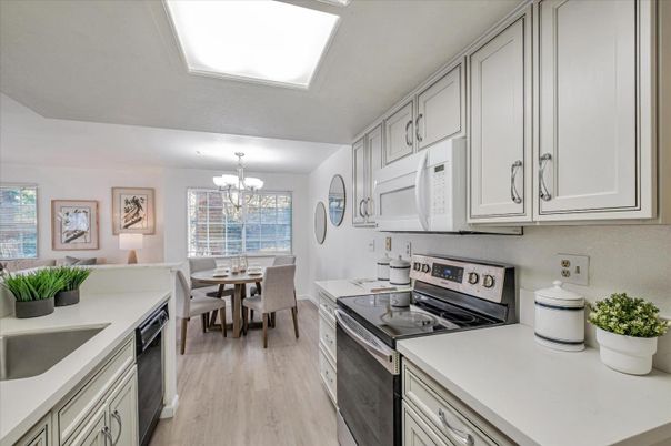 Chandelier, Dining room, Interior, Kitchen, Stainless Steel Appliances, Wood Texture Flooring