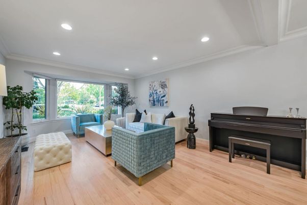 Interior, Living room, Piano, Recessed Lighting, Wood Texture Flooring