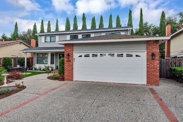 Attached, Exterior, Facade, Brick Facade, Split Level