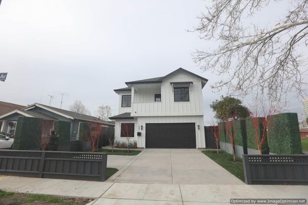 Attached, Exterior, Facade, Split Level