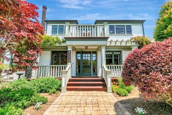 Exterior, Facade, American Foursquare