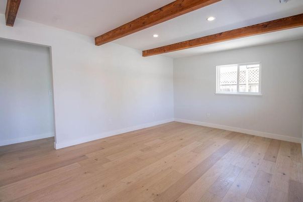 Empty room, Interior, Recessed Lighting, Wooden Beams, Wood Texture Flooring