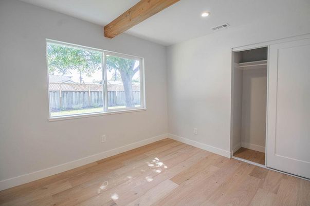Empty room, Interior, Recessed Lighting, Wooden Beams, Wood Texture Flooring