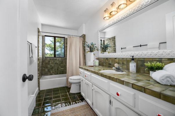 Bathroom, Interior, Tile Countertops