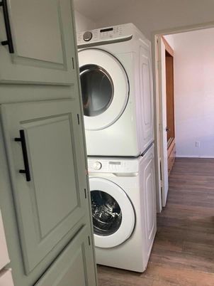 Interior, Utility Closets, Washer, Wood Texture Flooring