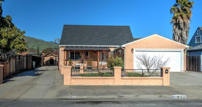 Attached, Exterior, Facade, Ranch