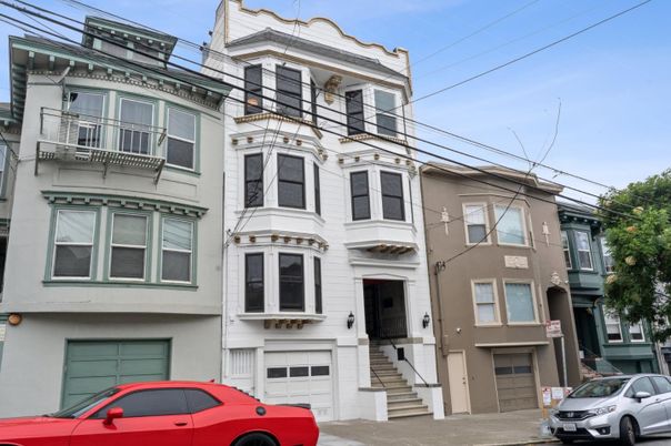 Attached, Exterior, Facade, Rowhouse