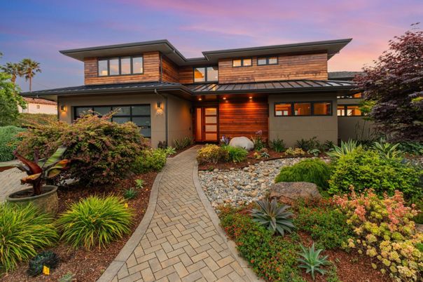 Exterior, Facade, Modern