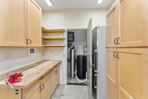 Garage, Interior