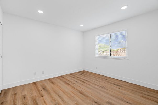 Empty room, Interior, Recessed Lighting, Wood Texture Flooring
