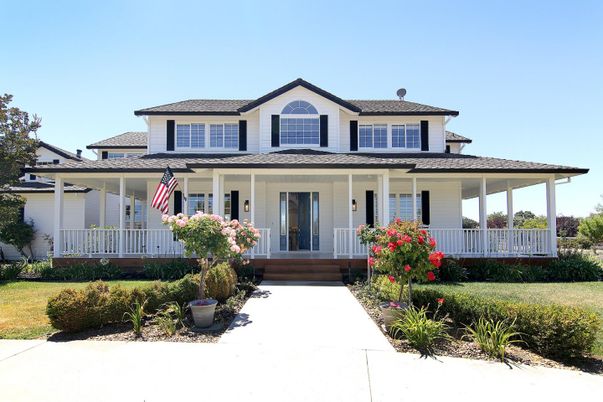 Exterior, Facade, American Foursquare