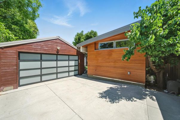 Detached Garage, Exterior