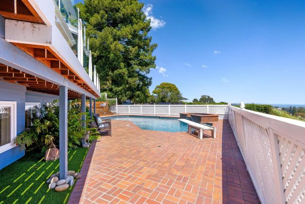 Exterior, Pool