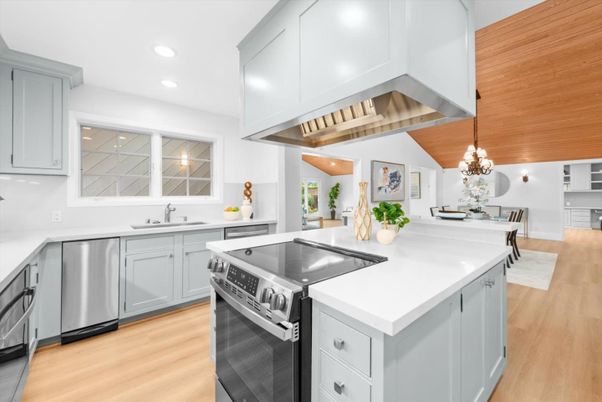 Chandelier, Dining room, Interior, Kitchen, Pendant Lights, Recessed Lighting, Stainless Steel Appliances, Wood Texture Flooring