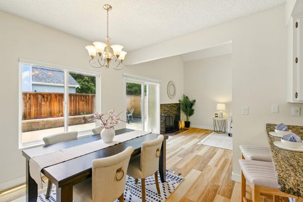 Chandelier, Dining room, Fireplace, Interior, Wood Texture Flooring
