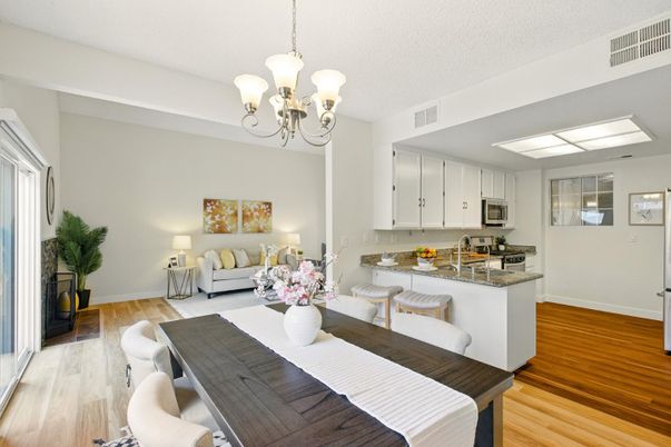 Chandelier, Dining room, Interior, Kitchen, Living room, Wood Texture Flooring