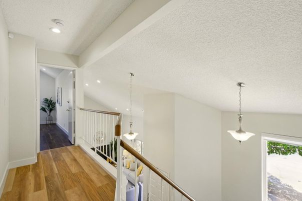 Interior, Pendant Lights, Recessed Lighting, Wood Texture Flooring