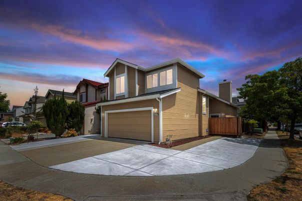 Attached, Exterior, Facade, Modern