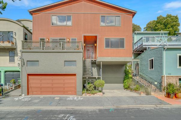 Attached, Exterior, Facade, Rowhouse