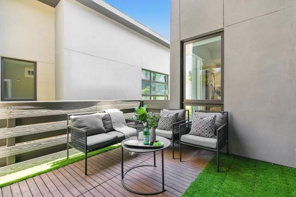 Exterior, Wood Texture Flooring