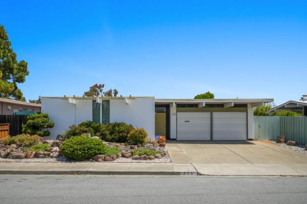 Attached, Exterior, Facade, Modern