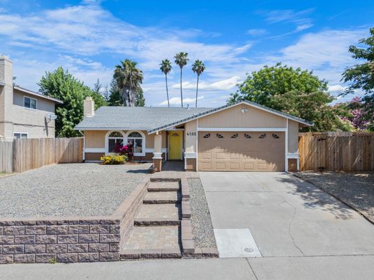 Attached, Exterior, Facade, Ranch