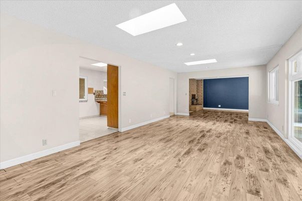 Empty room, Interior, Recessed Lighting, Wood Texture Flooring
