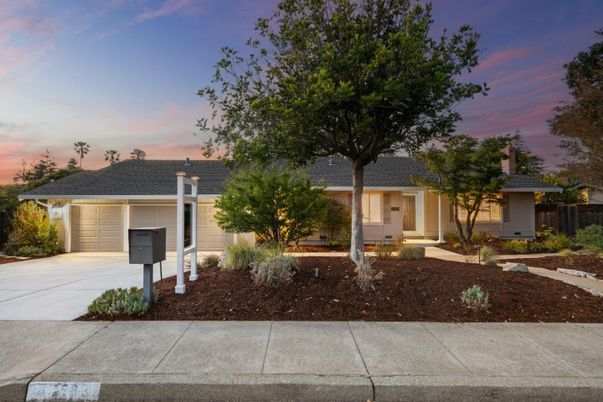 Attached, Exterior, Facade, Ranch