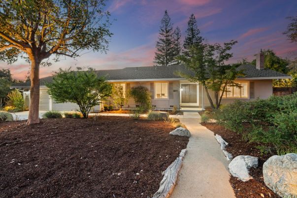 Backyard, Exterior, Facade, Ranch