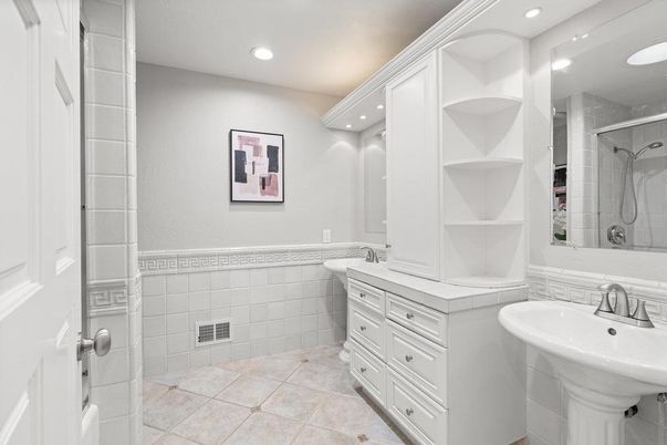 Bathroom, Interior, Recessed Lighting