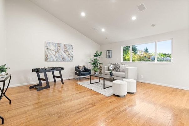Game Room, Interior, Living room, Recessed Lighting, Wood Texture Flooring