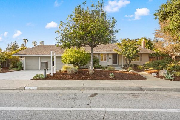 Attached, Exterior, Facade, Ranch