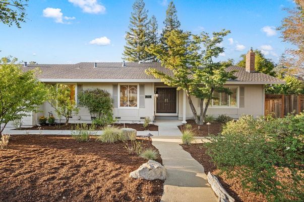 Backyard, Exterior, Facade, Ranch