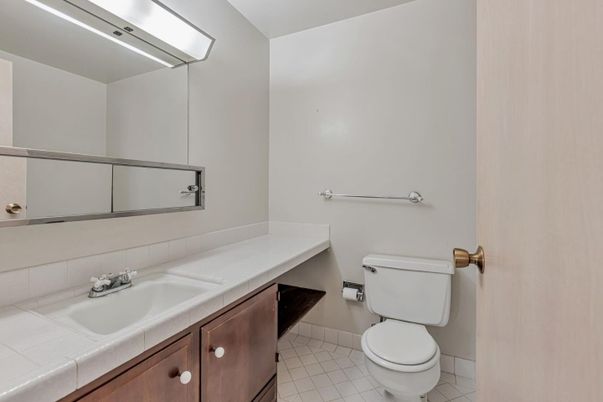 Bathroom, Interior, Tile Countertops