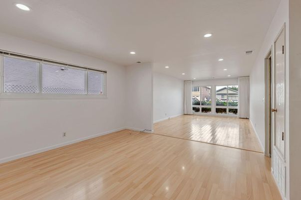 Empty room, Interior, Recessed Lighting, Wood Texture Flooring