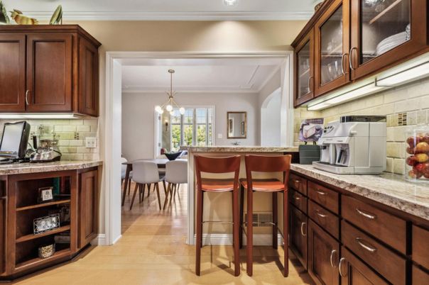Chandelier, Dining room, Interior, Pendant Lights, Recessed Lighting, Wood Texture Flooring