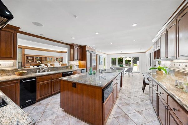 Dining room, Interior, Kitchen, Recessed Lighting, Stainless Steel Appliances
