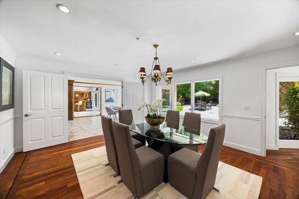 Chandelier, Dining room, Interior, Recessed Lighting, Wood Texture Flooring