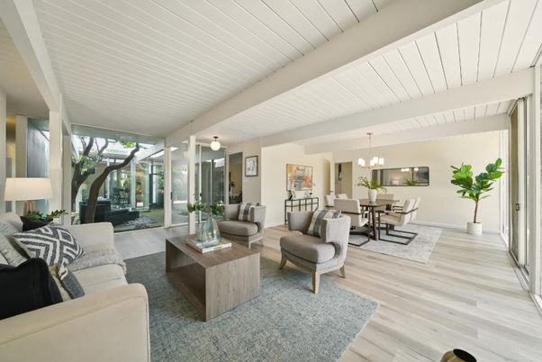 Chandelier, Dining room, Interior, Living room, Pendant Lights, Wood Texture Flooring