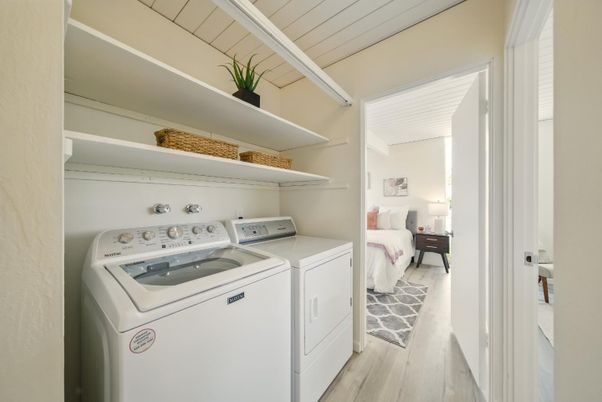 Interior, Utility Closets, Washer, Wood Texture Flooring