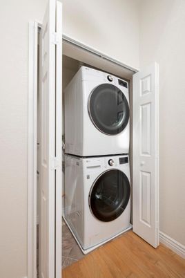 Interior, Utility Closets, Washer, Wood Texture Flooring