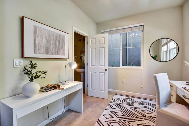 Home Office, Interior
