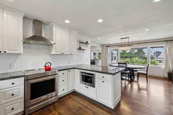 Chandelier, Dining room, Interior, Kitchen, Pendant Lights, Recessed Lighting, Stainless Steel Appliances, Wood Texture Flooring