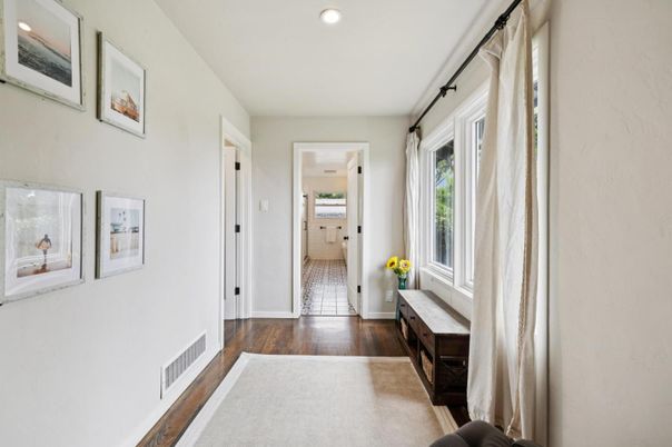 Interior, Recessed Lighting, Wood Texture Flooring