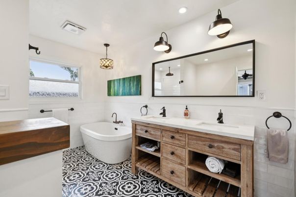 Bathroom, Dual Sink Vanities, Free Standing Baths, Interior, Pendant Lights, Recessed Lighting