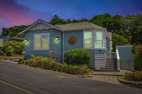 Exterior, Facade, Cape Cod