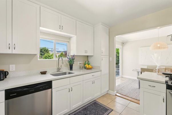 Interior, Kitchen, Pendant Lights, Stainless Steel Appliances